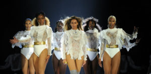 Is-Beyonce-Performing-At-The-MTV-Video-Music-Awards-2016-A-Look-Back-At-Her-Best-VMA-Performances-Through-The-Years-VIDEOS-900x440
